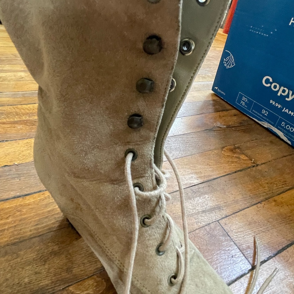 Colin Stuart Beige Lace-Up Women's Boots - Picture 3 of 6